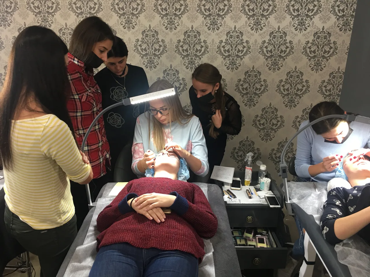 Практична частина навчання lash-майстрів